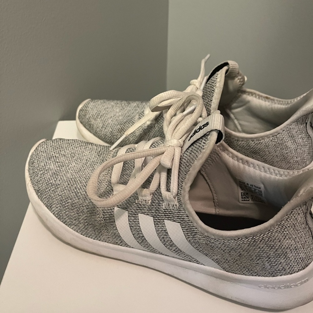 Adidas running shoes GUC - Picture 3 of 8